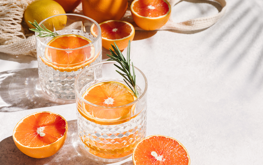 Gin agrumato con scorze di agrumi mediterranei freschi